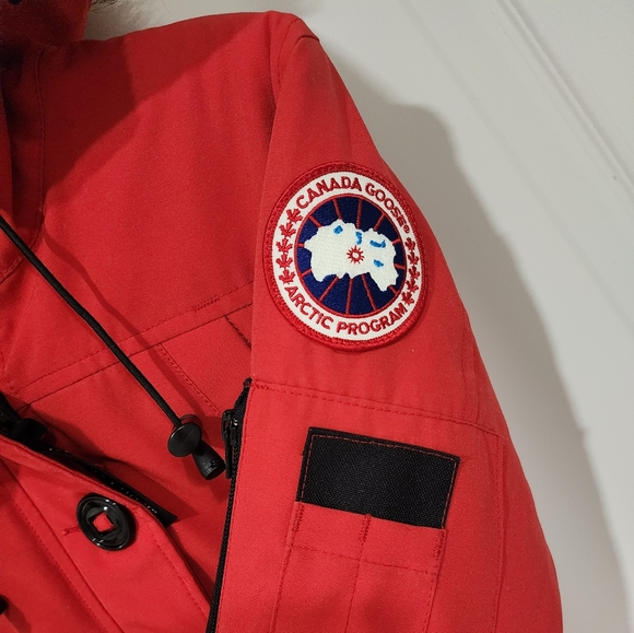 Canada Goose Parka with fur hood - Picture 5 of 8